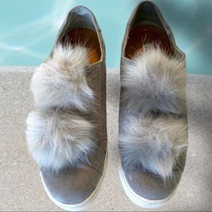 STEVE MADDEN FURBY SUEDE PUFF BALL SNEAKERS. WOMEN’S SIZE 8